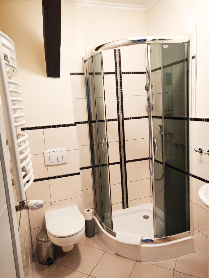 Dom Weselny Pod Kasztanem Otel Luban Dış mekan fotoğraf